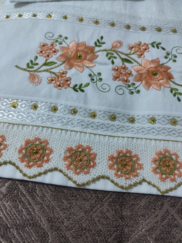 Nakışlı Beyaz Havlu - Görsel 2