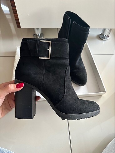 BERSHKA SÜET BOT