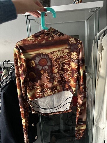 Bluz sırt dekolteli - Görsel 2