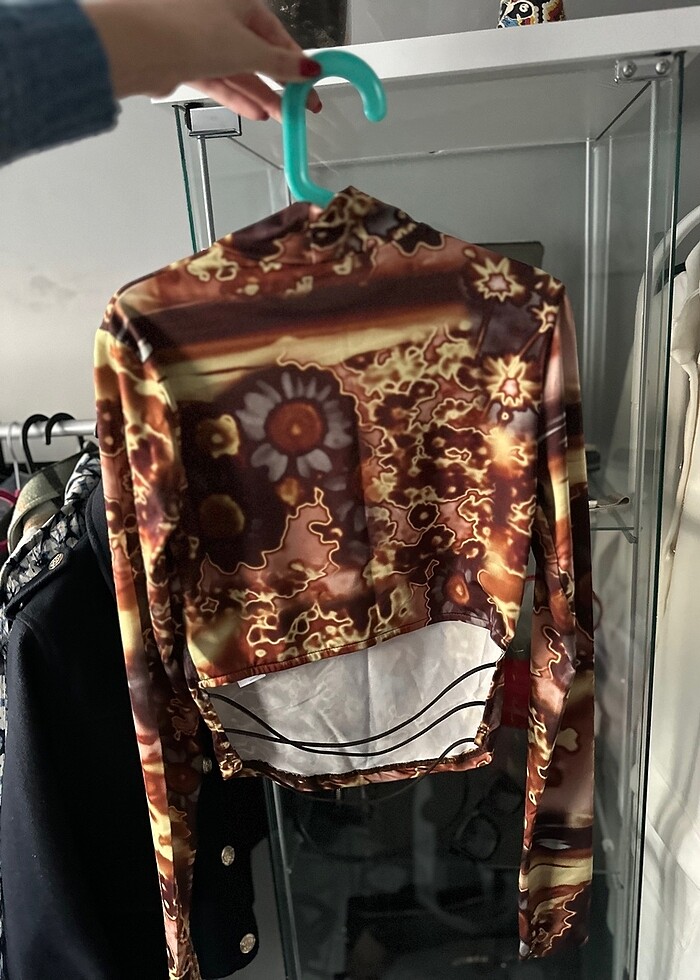 Bluz sırt dekolteli - Görsel 2