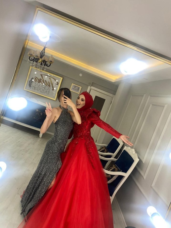 Gri Yılan Desenli Drapeli Uzun Abiye Elbise - Görsel 3