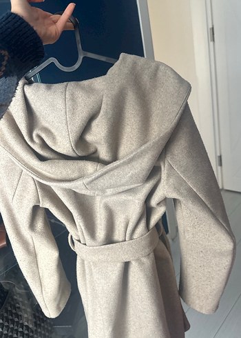 Kemerli Kapüşonlu Bej Kaban - Görsel 4