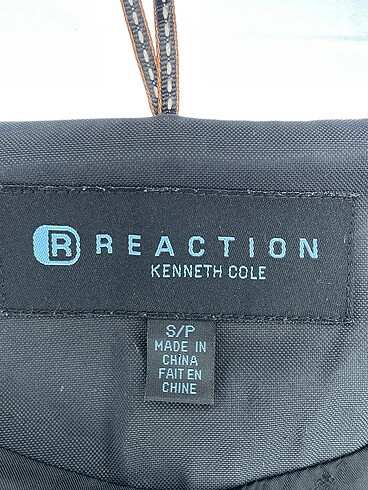 s Beden çeşitli Renk Kenneth Cole Trenchcoat %70 İndirimli.