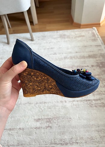 Bohem Tarzı Mavi Nakışlı Dolgu Topuklu Kadın Ayakkabı - Görsel 3