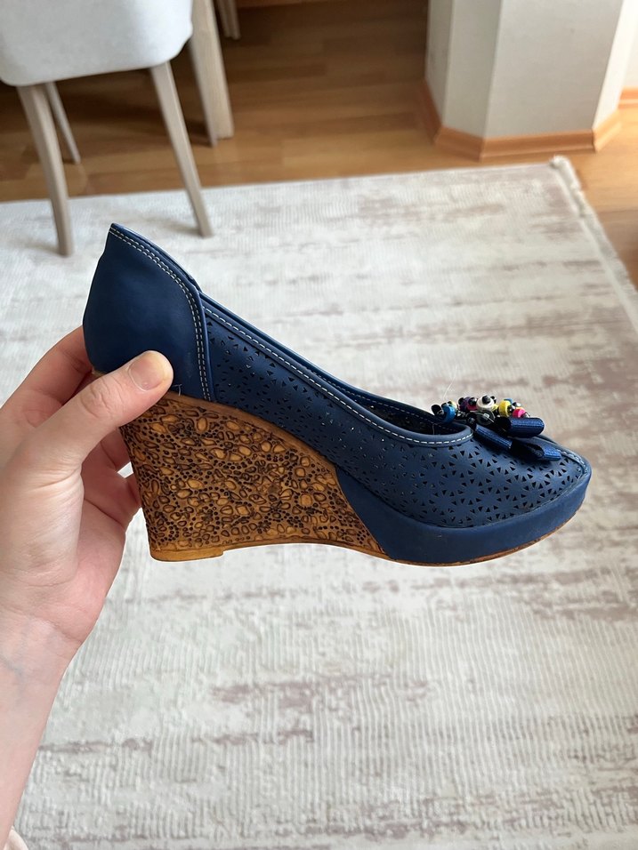 Bohem Tarzı Mavi Nakışlı Dolgu Topuklu Kadın Ayakkabı - Görsel 3