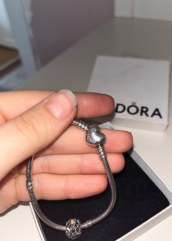 Pandora Zincir Detaylı Kadın Bileklik bi tane charm içinde - Görsel 2