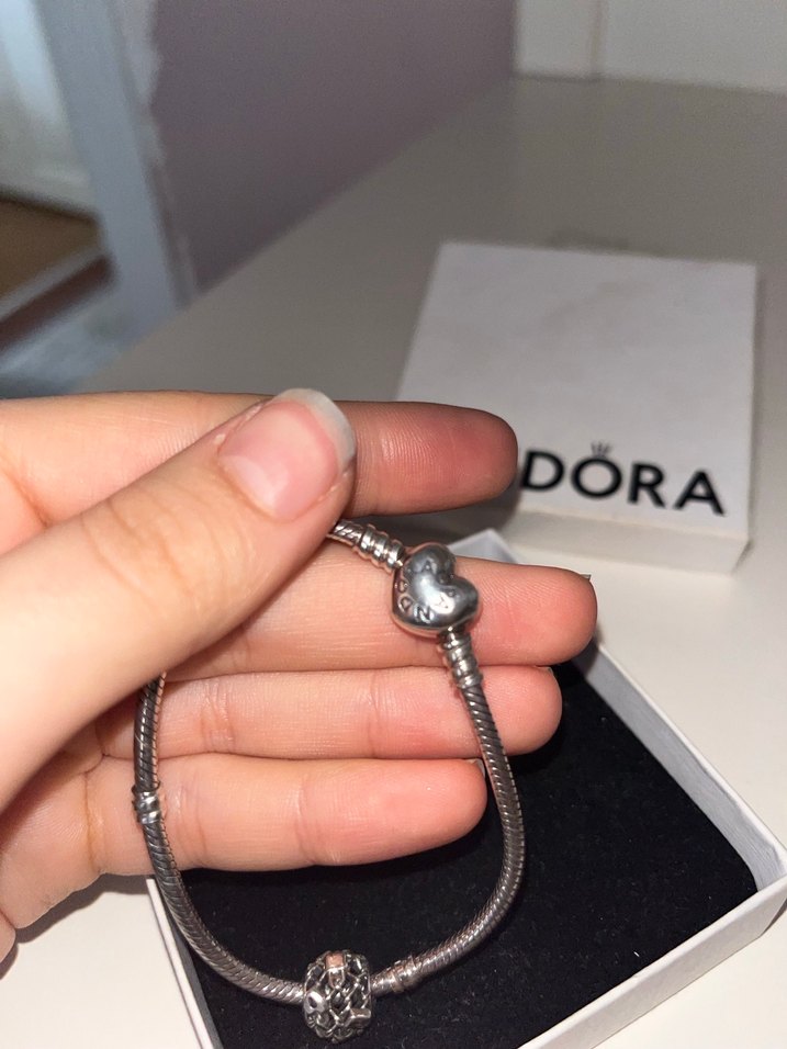 Pandora Zincir Detaylı Kadın Bileklik bi tane charm içinde - Görsel 2