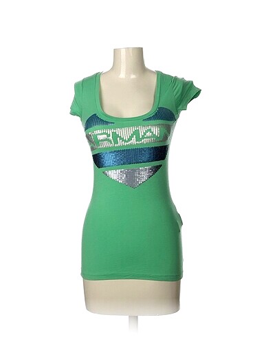 Armani T-shirt %70 İndirimli.