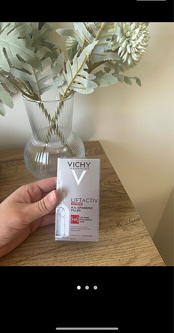 Vichy Kırışıklık Karşıtı Yüz ve Göz çevresi kremi