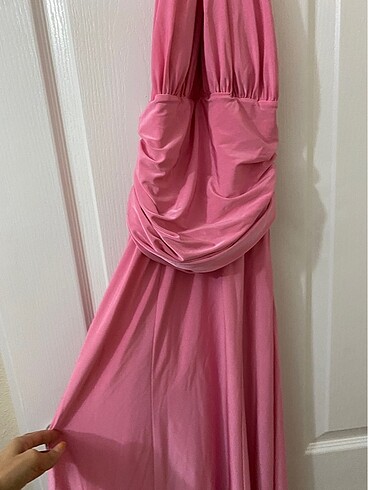 Pembe elbise