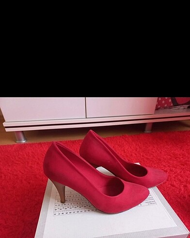 Kırmızı stiletto