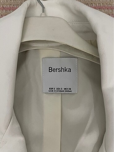 m Beden beyaz Renk Bershka beyaz deri ceket