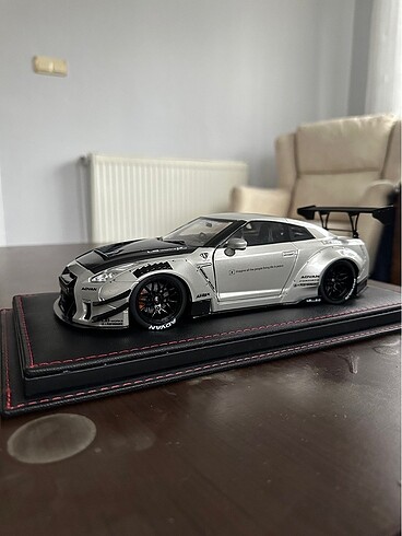 Beden 1/18 solido gtr r35