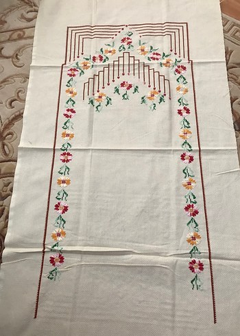 Nakışlı Geleneksel El İşi Örtü