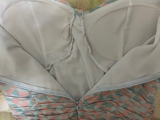 Balon kollu göğüs pedli elbise - Görsel 5