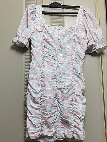 Balon kollu göğüs pedli elbise - Görsel 6