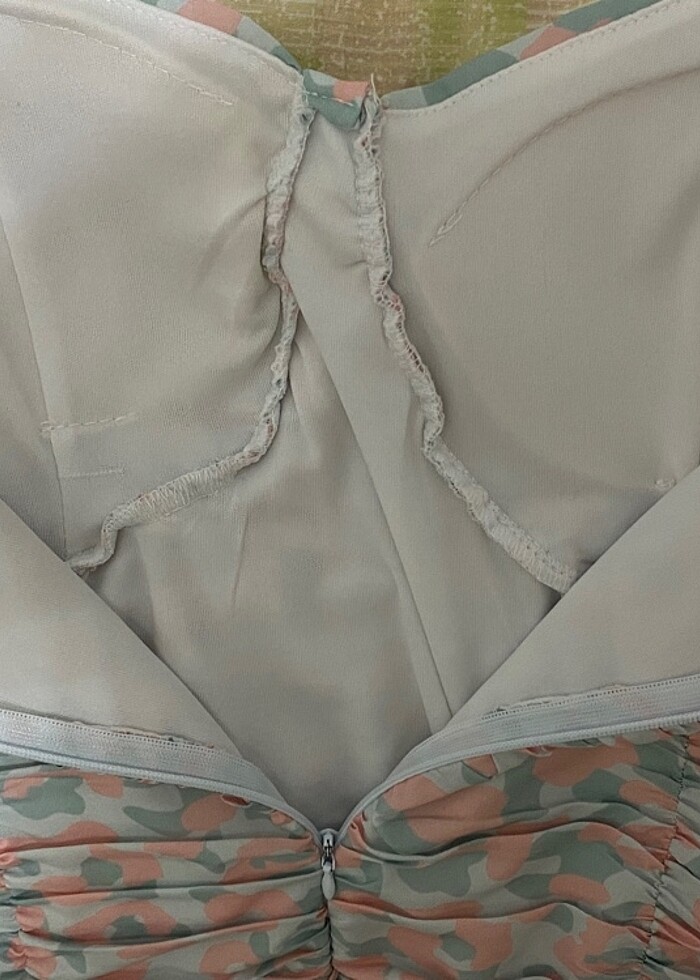 Balon kollu göğüs pedli elbise - Görsel 5