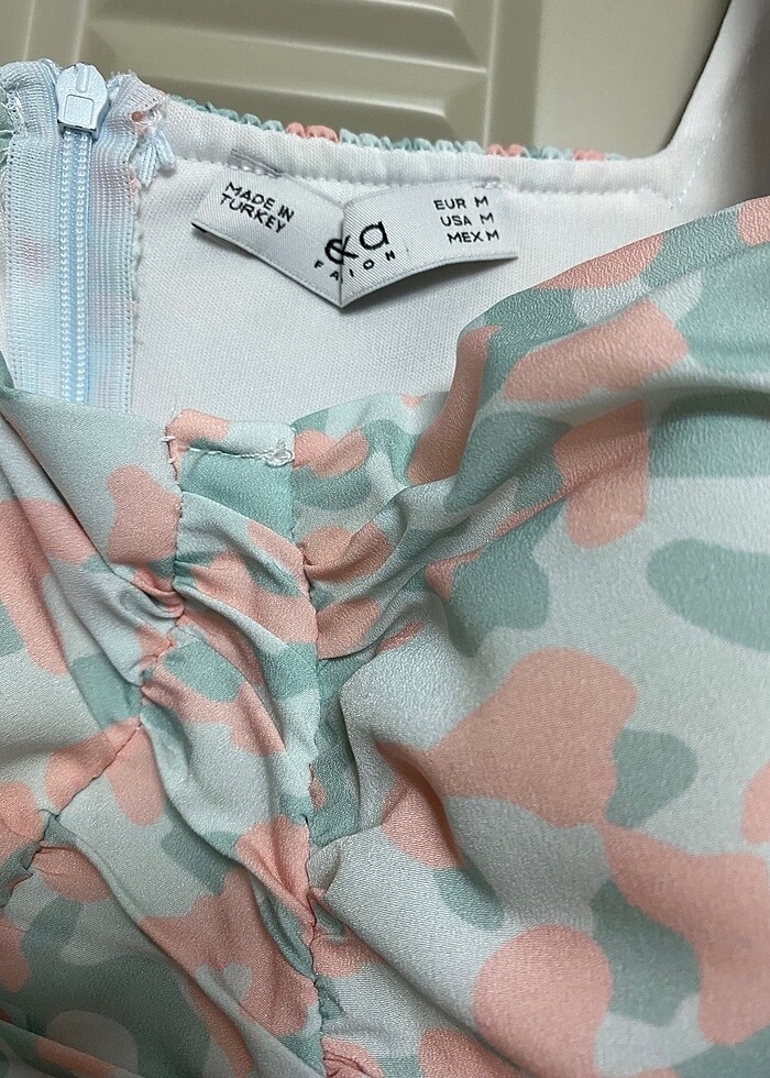 Balon kollu göğüs pedli elbise - Görsel 4