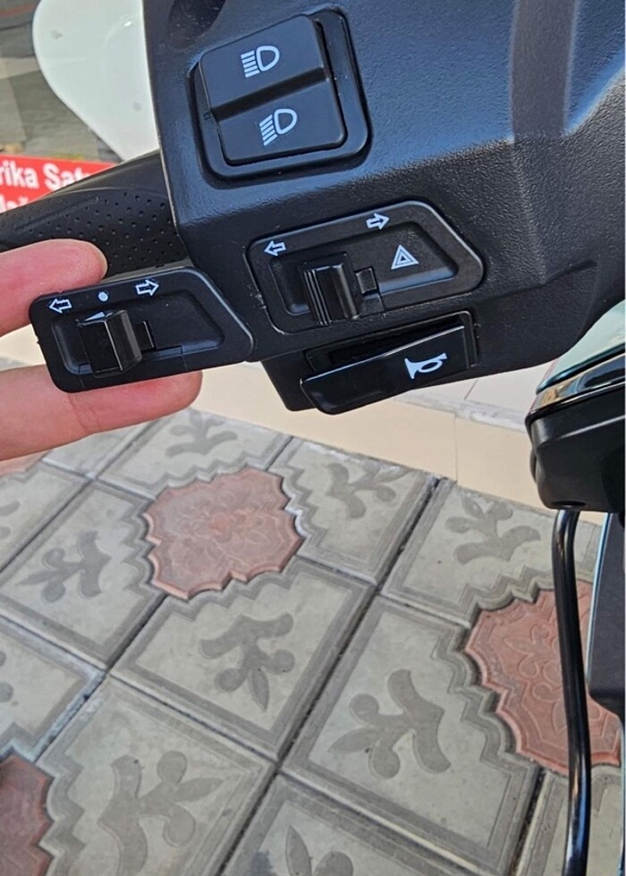 Motosiklete DÖRTLÜ FLAŞÖR ÖZELLİĞİ KOYAN TUŞ TAK ÇALIŞTIR - Görsel 4