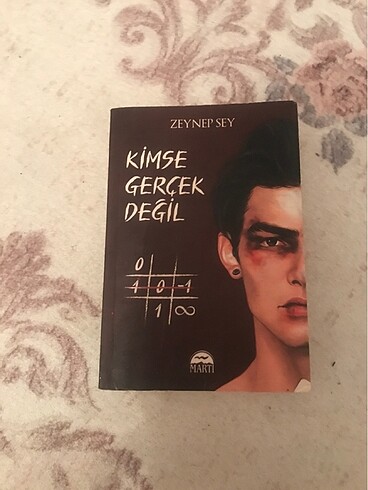 Kimse gerçek değil