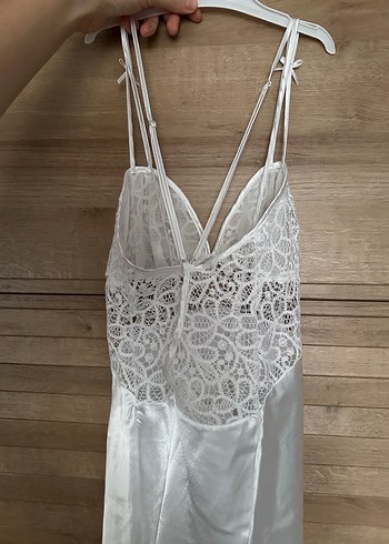 Beyaz Parlak İp Askılı Midi Gecelik - Görsel 4