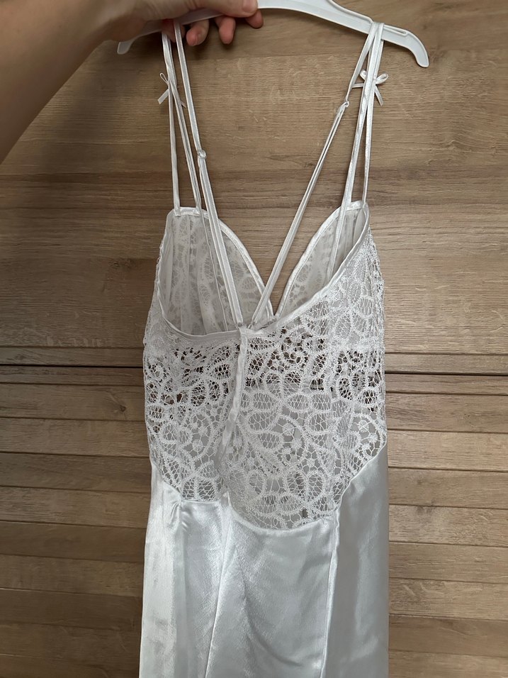 Beyaz Parlak İp Askılı Midi Gecelik - Görsel 4