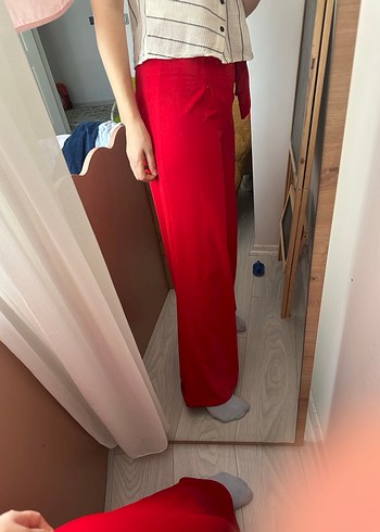 Kırmızı Bol Kesim Kemerli Kumaş Pantolon - Görsel 3