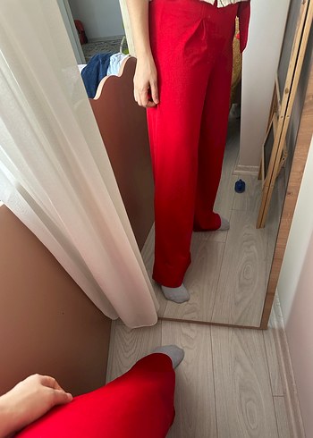 Kırmızı Bol Kesim Kemerli Kumaş Pantolon - Görsel 5