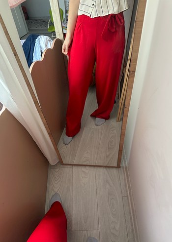 Kırmızı Bol Kesim Kemerli Kumaş Pantolon - Görsel 9