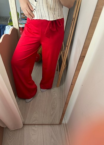 Kırmızı Bol Kesim Kemerli Kumaş Pantolon - Görsel 4