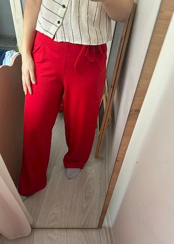 Kırmızı Bol Kesim Kemerli Kumaş Pantolon - Görsel 2
