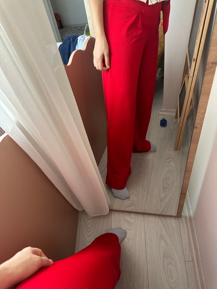 Kırmızı Bol Kesim Kemerli Kumaş Pantolon - Görsel 5