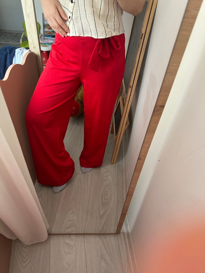 Kırmızı Bol Kesim Kemerli Kumaş Pantolon - Görsel 4