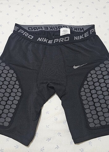 Nike Pro korumalı tayt