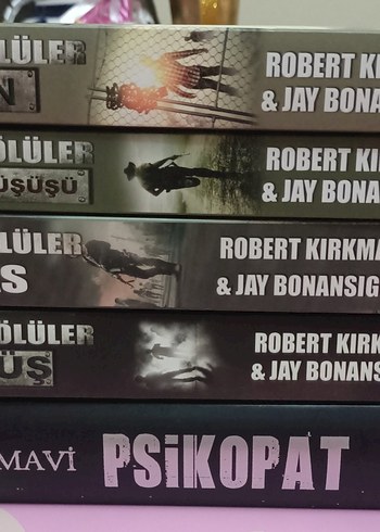 The Walking Dead Ölüler ve Mihri Mavi Psikopat Serisi Roman Set