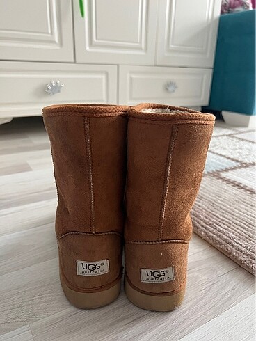 38 Beden Ugg bot