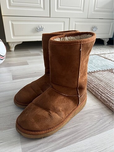 Ugg Ugg bot