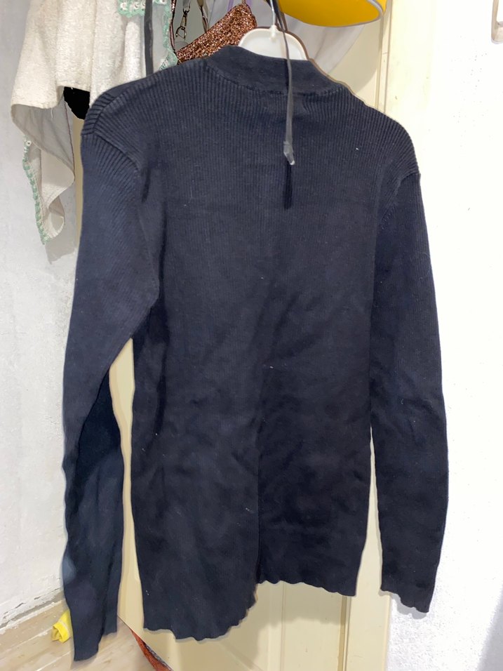 Siyah V Yaka Kadın Triko - Görsel 2