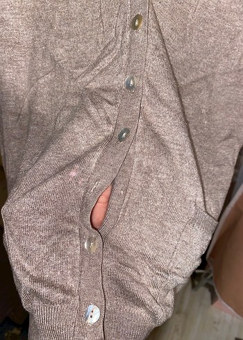 Bej V Yaka Düğmeli Kadın Hırka - Görsel 4