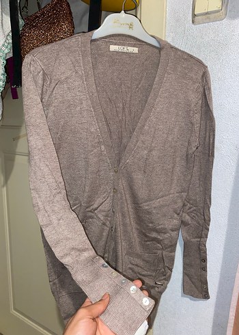 Bej V Yaka Düğmeli Kadın Hırka - Görsel 3