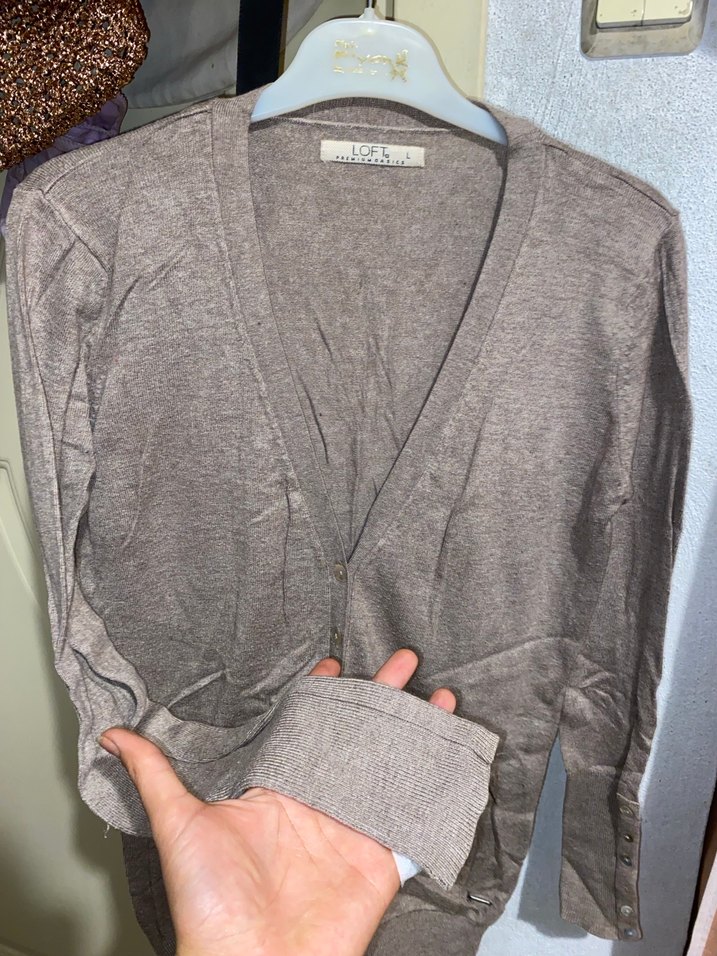 Bej V Yaka Düğmeli Kadın Hırka - Görsel 2