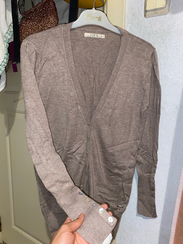 Bej V Yaka Düğmeli Kadın Hırka - Görsel 3