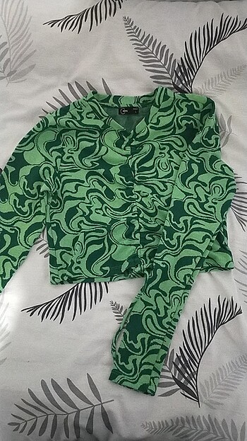 l Beden DeFacto Cool Soyut Baskılı Balıkçı Yaka Slim Fit Uzun Kollu Bluz