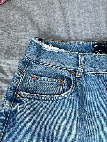 38 Beden mavi Renk Mavi Yırtık Model Mom Jean