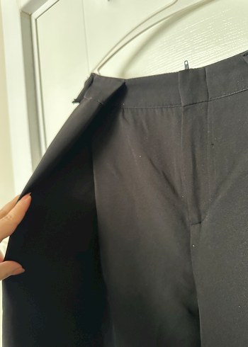 Kadın Siyah Pileli Kumaş Pantolon - Görsel 4