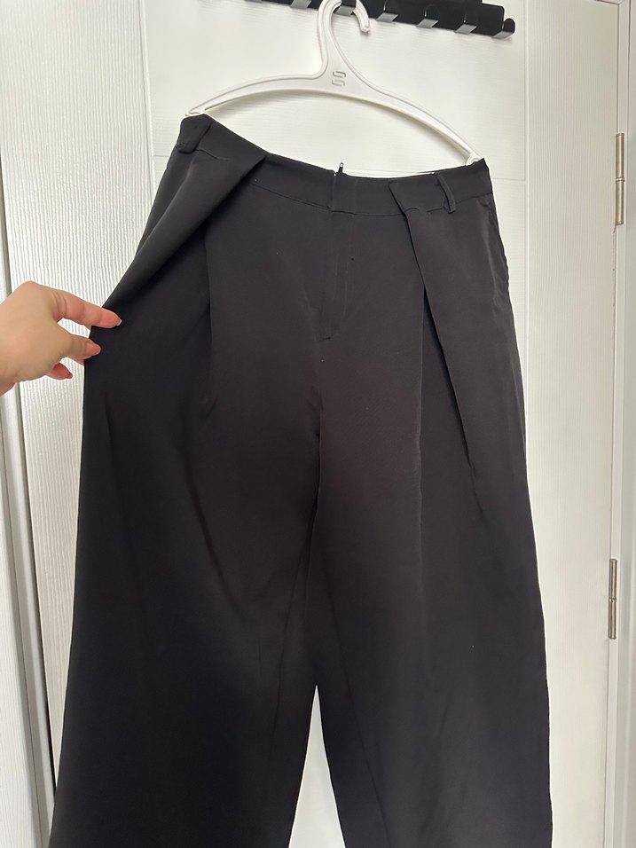 Kadın Siyah Pileli Kumaş Pantolon - Görsel 2