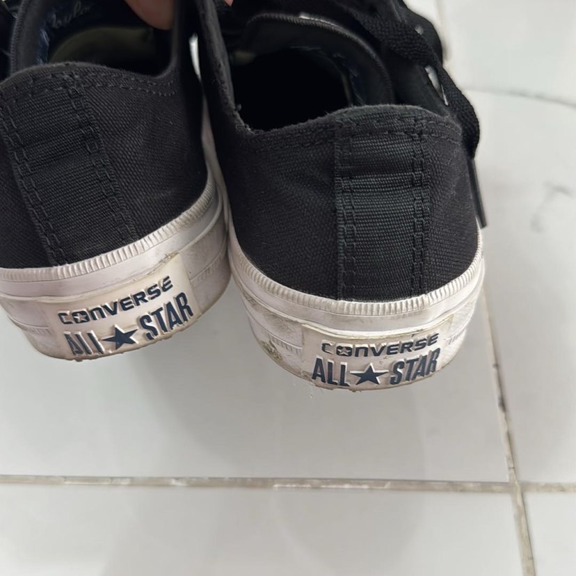 Converse Siyah Beyaz Düz Tabanlı Kadın Spor Ayakkabı - Görsel 2