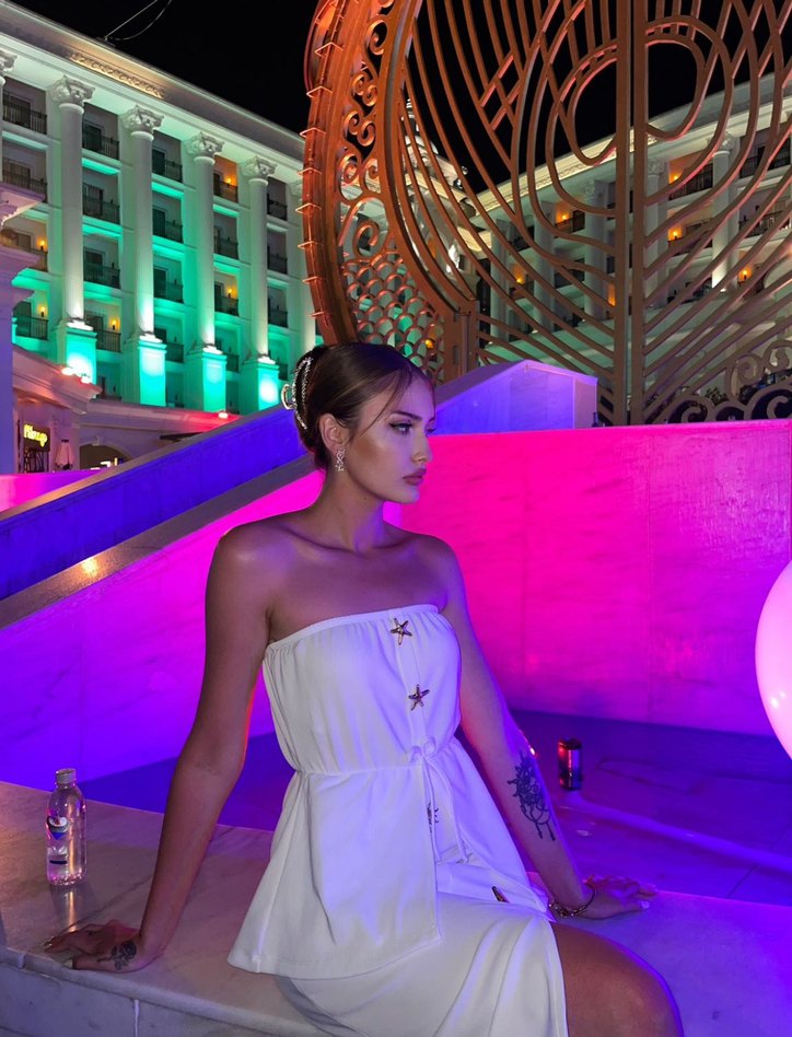 Beyaz Transparan Askılı Uzun Elbise - Görsel 4