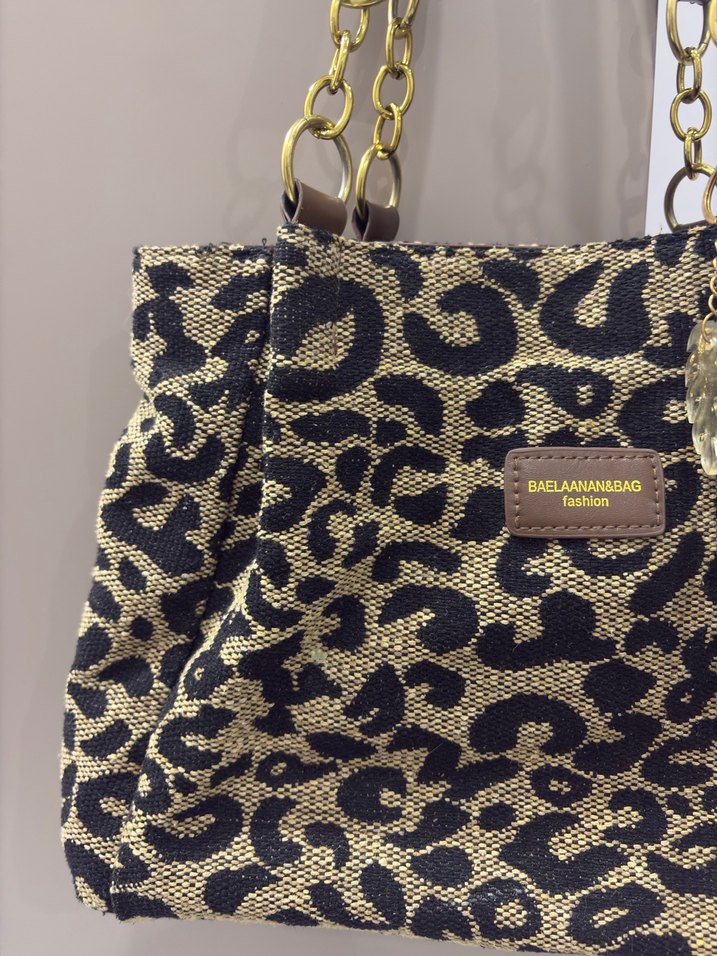 Zincir Detaylı Leopar Desenli Süet Kadın Çanta - Görsel 2