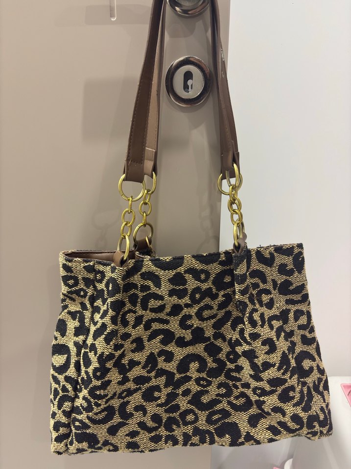 Zincir Detaylı Leopar Desenli Süet Kadın Çanta - Görsel 3